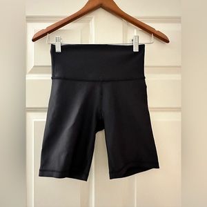 Aritzia Tna Action Gloss Biker Short in Black